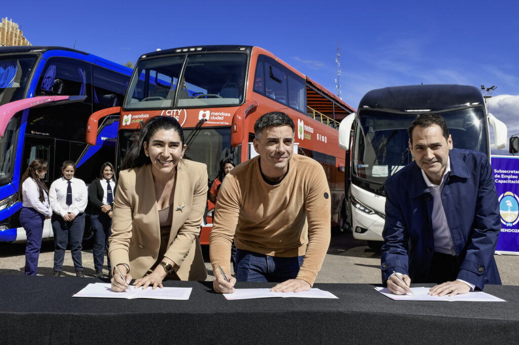 Andesmar impulsa la capacitación profesional de mujeres conductoras