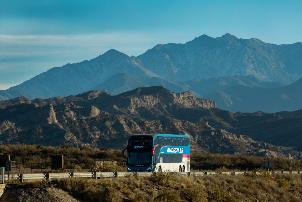 Viajar por Argentina en bus: la mejor opción para disfrutar el verano