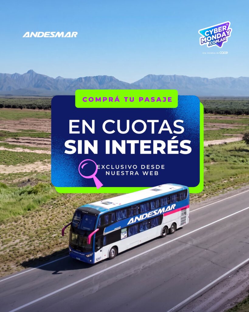 Bus de Andesmar circulando por la ruta con anuncio de CyberMonday pasajes en cuotas sin interes exclusivo web