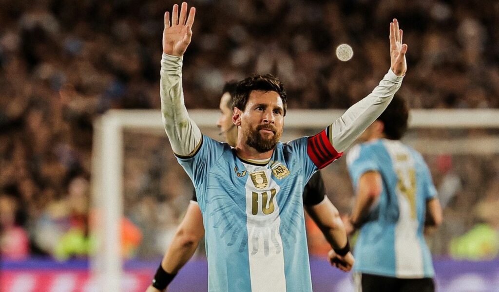 Un viaje en bus al corazón de la pasión: la experiencia inolvidable de ser parte de la despedida de Messi